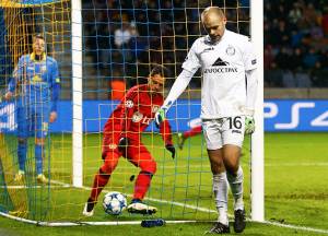Chicharito acabó racha goleadora en empate 1-1 entre Leverkusen y BATE