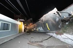 Descarrila tren en Apizaco; sin víctimas pero cuatro casas dañadas