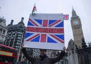 Parlamento británico discute activar el “Brexit” en marzo