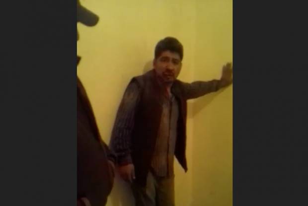 VIDEO: Exhiben a edil de Atoyatempan ebrio y detenido por policías