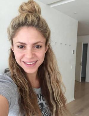 Shakira celebra 39 años con look natural en Instagram