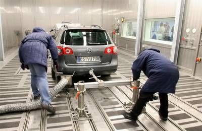 VW investiga grupo de hasta 10 responsables por alterar motores