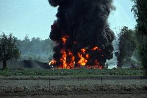 Pemex tarda casi 40 horas en sofocar incendio en ducto de Quecholac