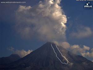 Severos daños en bosques por lava del Volcán de Colima