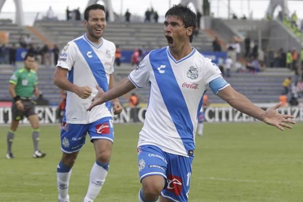 Matías Alustiza del Puebla FC, a favor de Tony Gali