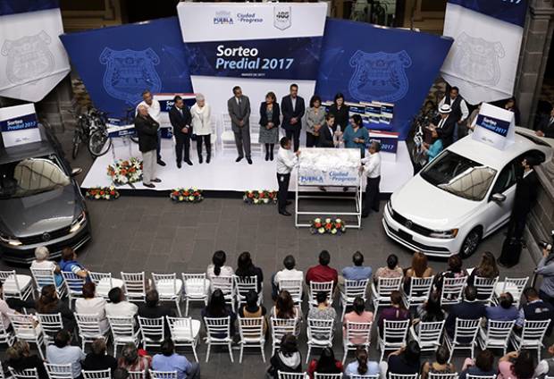 Ayuntamiento de Puebla premia a contribuyentes cumplidos del predial