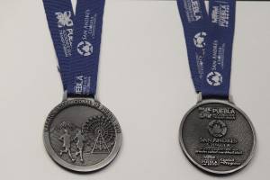 Presentan medalla oficial del Maratón Internacional de Puebla 2015