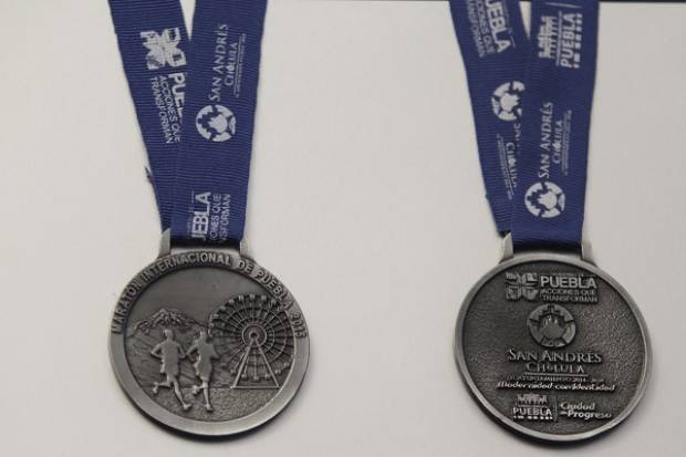 Presentan medalla oficial del Maratón Internacional de Puebla 2015