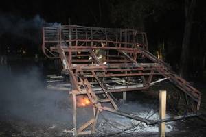 FOTOS: Se incendió carro alegórico en Los Fuertes