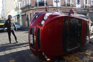 Volcadura de vehículo se registró en el centro de Puebla