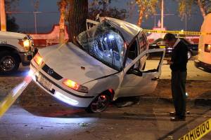 FOTOS: Muere conductor al impactar vehículo contra un árbol en González Ortega