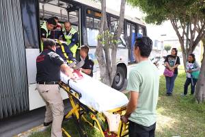 FOTOS: Tres lesionados, saldo de colisión entre RUTA y ambulancia en la colonia Santiago