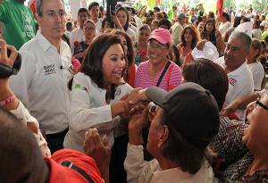 Blanca Alcalá se compromete a resolver suministro de agua potable en San Baltazar