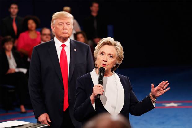 Hillary Clinton arrasa en encuestas, previo al tercer debate