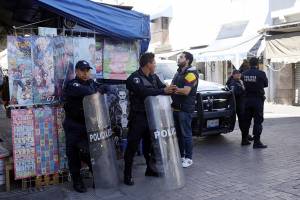 FOTOS: Ambulantes salen a “torear” al Centro Histórico de Puebla
