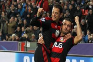 VIDEO: Chicharito anotó doblete en el 4-4 de Leverkusen y Roma en Champions