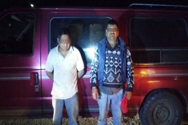 Policía de Puebla aseguró a dos hombres con mil litros de combustible robado