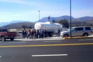 Ordeñan pipas y saquean combustible en la Puebla-Teziutlán