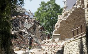 Van 250 muertos por el sismo de 6.2 grados en Italia
