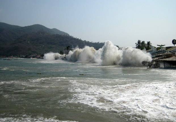 Protección Civil emite alerta en Acapulco por Mar de Fondo