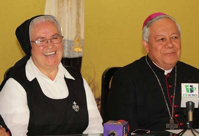 Arzobispo de Puebla, orgulloso de la Hermana Flor
