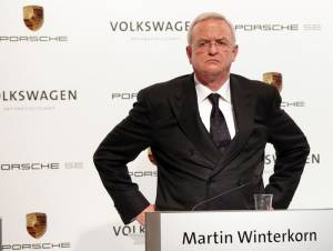 Investigan por fraude en motores a ex presidente de Volkswagen
