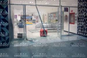 Comando armado robó cajero automático en hospital de Tlatlauquitepec y baleó a vigilante