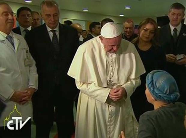 Papa Francisco visita el Hospital Infantil y bendice a los niños de México