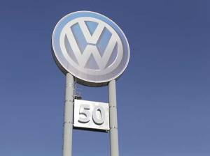 Volkswagen empieza a superar daños por escándalo ambiental
