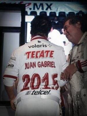 Juan Gabriel: El día que se puso la playera de Xolos de Tijuana