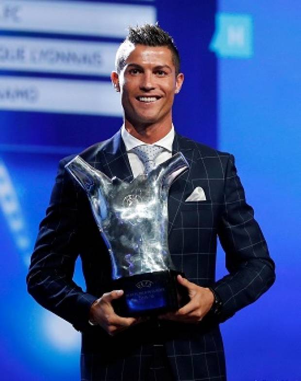 Cristiano Ronaldo es premiado como el mejor futbolista de Europa