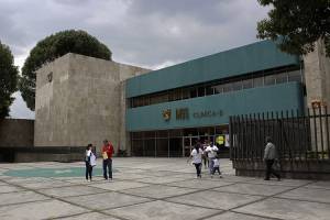 IMSS Puebla cesa a dos médicos por muerte de una menor de edad