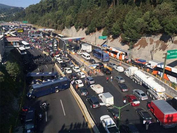 Reabren autopista México-Toluca tras bloqueo de cuatro horas por CNTE