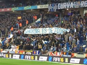 Afición del Espanyol lució pancartas ofensivas contra Shakira