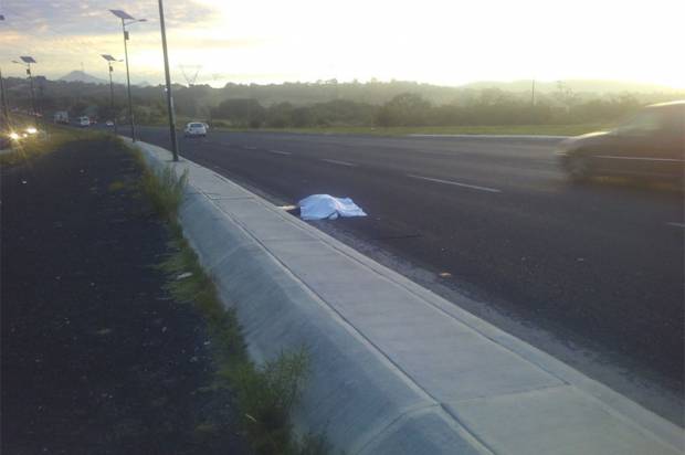 Mujer muere atropellada en Periférico de Puebla; el conductor huyó