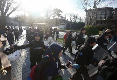 Mueren al menos 10 personas en ataque suicida en Estambul