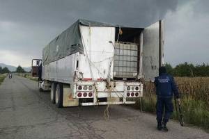 Localizan camión con 14 mil litros de combustible robado en Palmar de Bravo