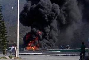 Cierran autopista Puebla-Córdoba por explosión en ducto de Pemex