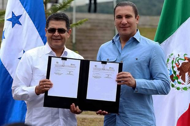 Moreno Valle y presidente de Honduras firman la Declaración de Gracias