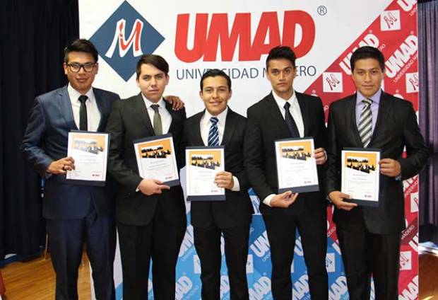 Alumnos de la UMAD reciben reconocimientos SAP