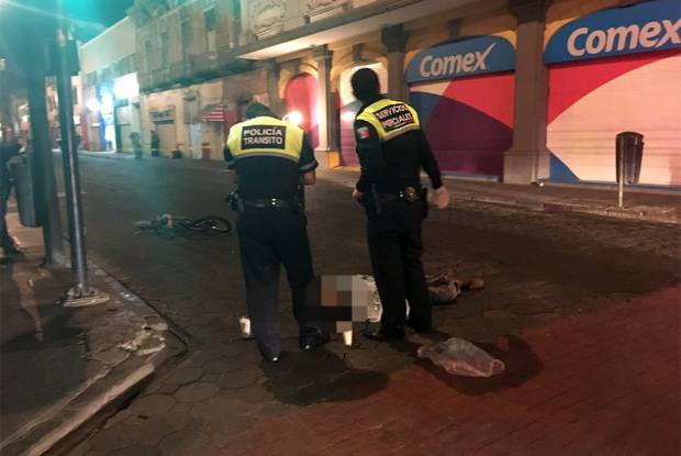 Muere ciclista atropellado por transporte público en el centro de Puebla