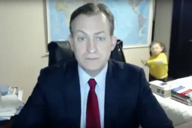 VIDEO: Sus hijos lo interrumpen en plena transmisión de la BBC