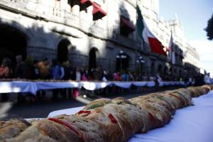 Disfruta de la gran rosca de reyes en el zócalo de Puebla