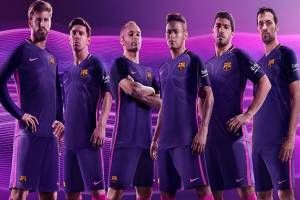 Barcelona presentó jersey alternativo