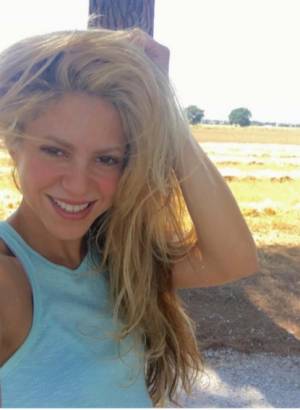VIDEO: Shakira, víctima de las burlas de Piqué para tomarse una selfie