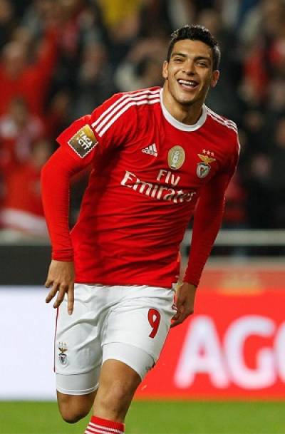 Raúl Jiménez pidió no ir a China y se queda en el Benfica