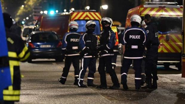 Termina toma de rehénes en Francia, sin relación con atentados