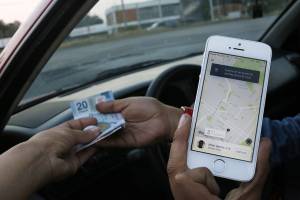 Ley del Transporte no limita cobros en efecivo: Uber Puebla