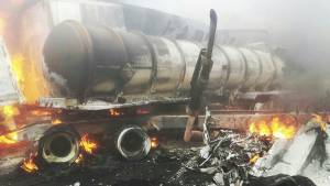 FOTOS: Se incendian vehículos tras colisión en la autopista Puebla-Orizaba