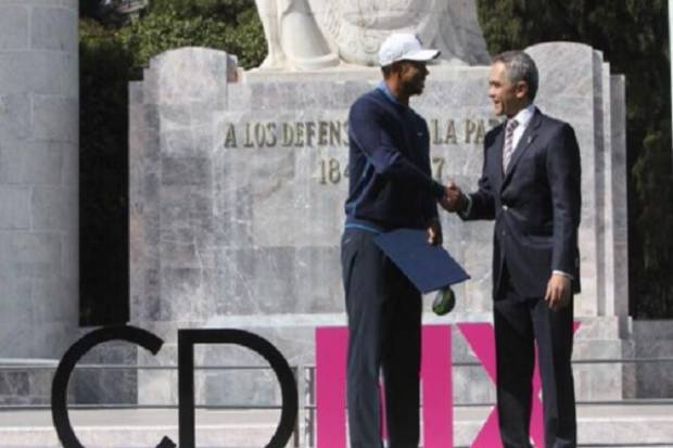 Tiger Woods fue designado Huésped Distinguido de la Ciudad de México